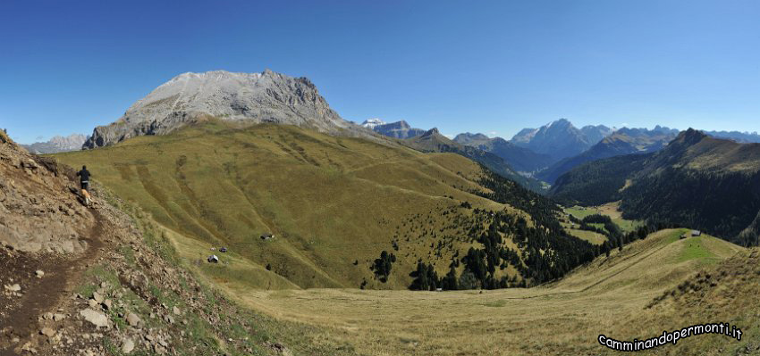 079 Panoramica sul Sasso Piatto e la Val Duron.jpg